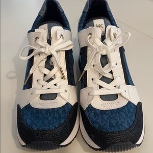 NWOT MICHAEL KORS PLATFORM SNEAKERS